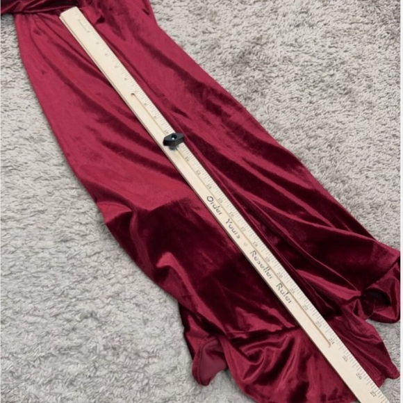 Betsey Johnson
Flared-Leg Velvet Jumpsuit Sz.14 pre loved in euc - Picture 8 of 10